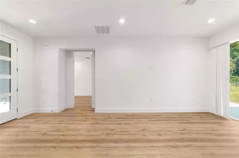 Living - 7 Oak Trl, Ocala, FL 34472 photo 5 of 12