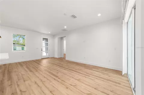 Living - 7 Oak Trl, Ocala, FL 34472 photo 4 of 12