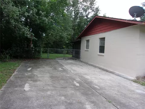 Exterior - 5700 NE 6th Pl, Ocala, FL 34470 photo 4 of 11