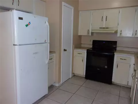 Kitchen - 5700 NE 6th Pl, Ocala, FL 34470 photo 2 of 4