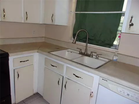 Kitchen - 5700 NE 6th Pl, Ocala, FL 34470 photo 3 of 4