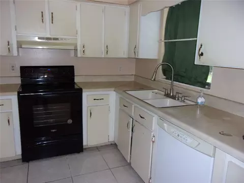 Kitchen - 5700 NE 6th Pl, Ocala, FL 34470 photo 1 of 4