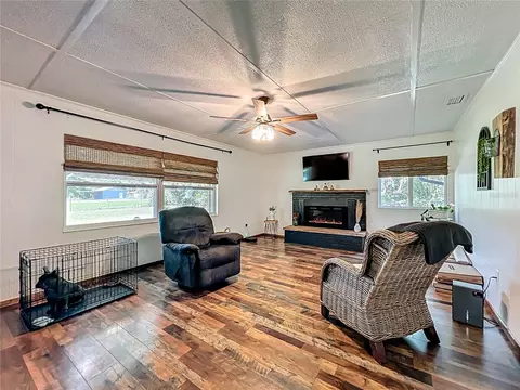 Living - 7971 E Highway 25, Belleview, FL 34420 photo 2 of 4