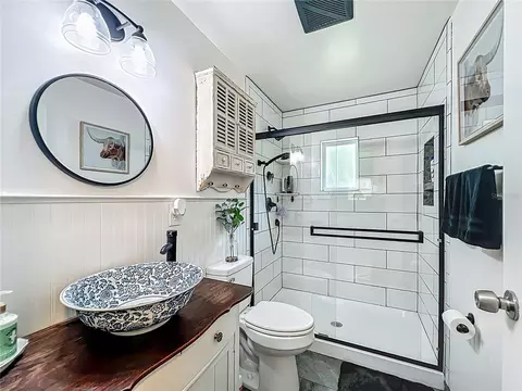Bath - 7971 E Highway 25, Belleview, FL 34420 photo 4 of 4