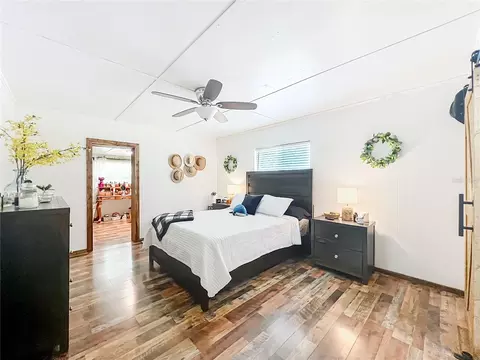 Bedroom - 7971 E Highway 25, Belleview, FL 34420 photo 2 of 8