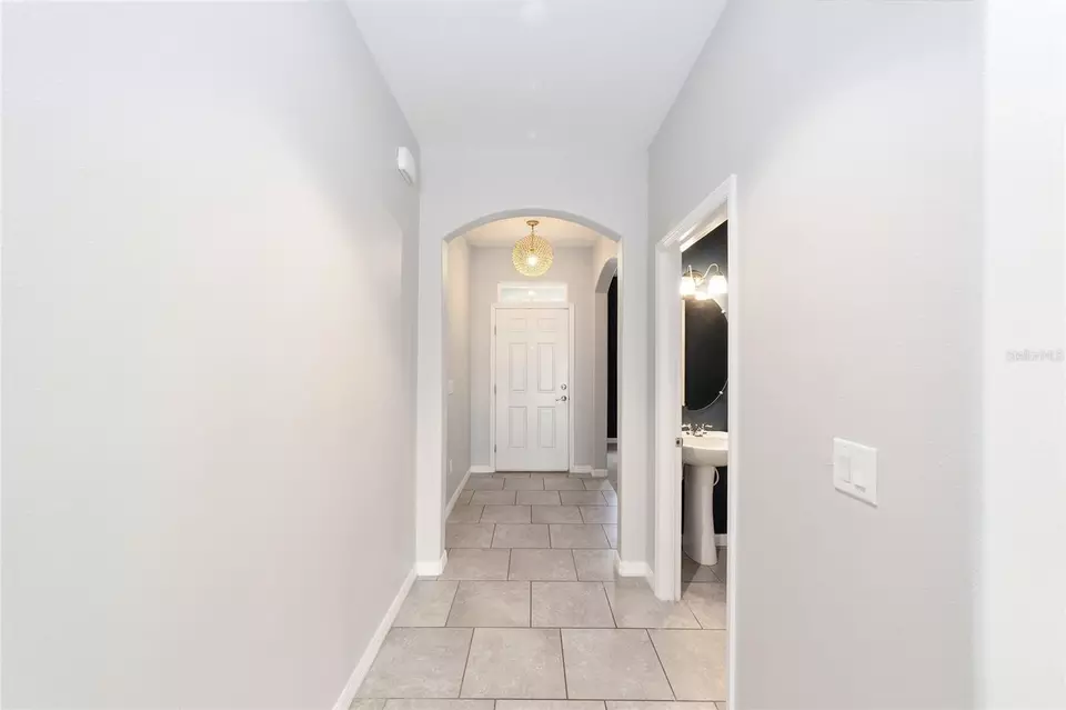 Entry Way - 5716 SW 50th Ave, Ocala, FL 34474 photo 2 of 6