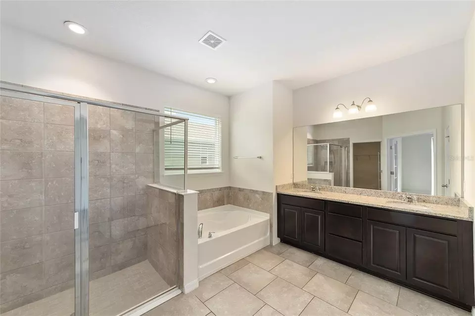 Bath - 5716 SW 50th Ave, Ocala, FL 34474 photo 2 of 5