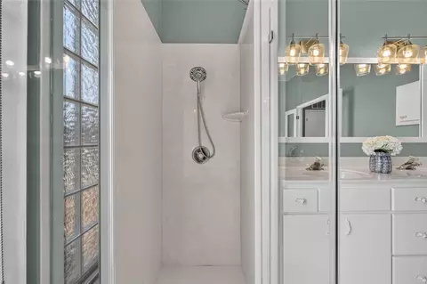 Bath - 5719 NW 25th Loop, Ocala, FL 34482 photo 5 of 7
