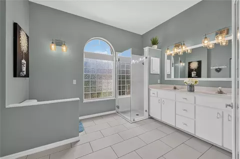 Bath - 5719 NW 25th Loop, Ocala, FL 34482 photo 1 of 7
