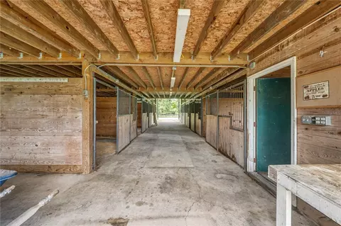 Entry Way - 12615 NW Gainesville Rd, Reddick, FL 32686 photo 4 of 4