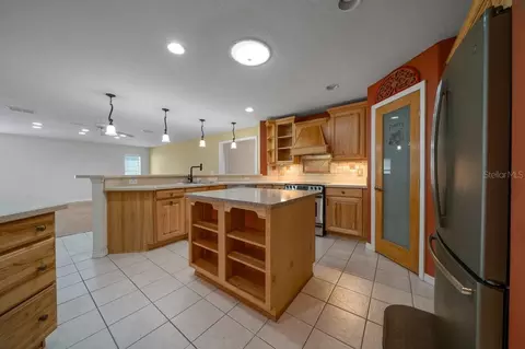 Kitchen - 2310 SE 22nd Loop, Ocala, FL 34471 photo 4 of 7