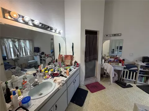 Bath - 9 Hialeah Dr, Ocala, FL 34482 photo 1 of 4