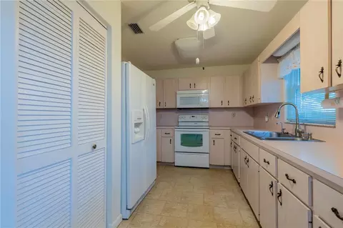 Kitchen - 9652 SW 84th Ter #E, Ocala, FL 34481 photo 1 of 3
