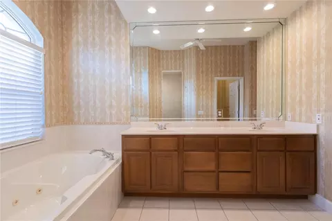 Bath - 2243 SE Laurel Run Dr, Ocala, FL 34471 photo 3 of 8