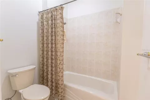 Bath - 2243 SE Laurel Run Dr, Ocala, FL 34471 photo 8 of 8