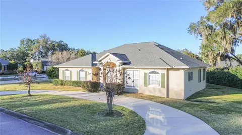 Exterior - 2243 SE Laurel Run Dr, Ocala, FL 34471 photo 4 of 12
