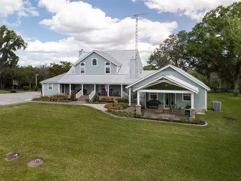 Exterior - 8393 NW 110th St, Reddick, FL 32686 photo 3 of 7