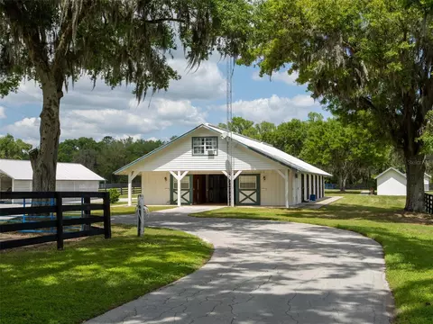 Exterior - 8393 NW 110th St, Reddick, FL 32686 photo 6 of 7