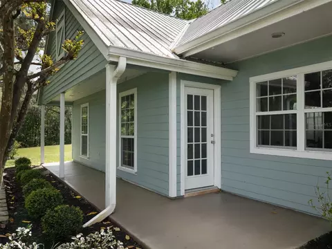 Exterior - 8393 NW 110th St, Reddick, FL 32686 photo 5 of 7