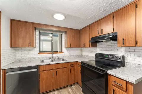 Kitchen - 9981 SW 103rd Pl, Ocala, FL 34481 photo 4 of 6