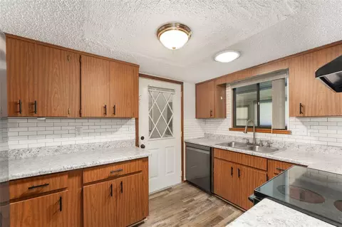 Kitchen - 9981 SW 103rd Pl, Ocala, FL 34481 photo 2 of 6