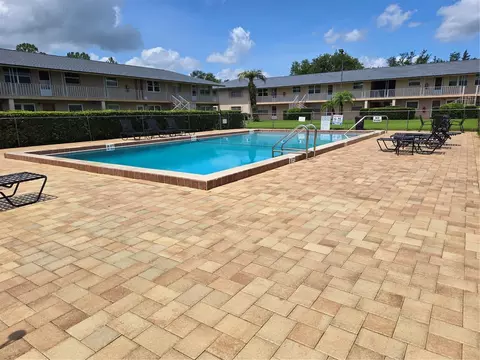 1100 E Caroline St #115, Tavares, FL 32778