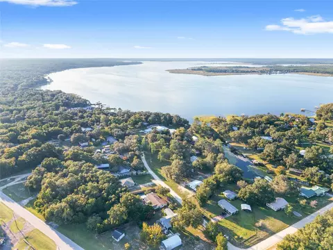 24450 NE 127th St, Fort Mc Coy, FL 32134