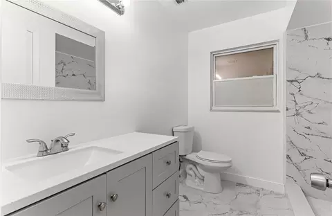 Bath - 46 Lake Court Loop, Ocala, FL 34472 photo 1 of 3