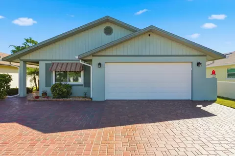 4651 Dewey Dr, New Port Richey, FL 34652