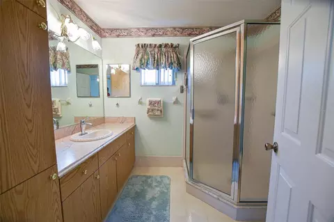 Bath - 9033 SE 135th Loop, Summerfield, FL 34491 photo 3 of 4