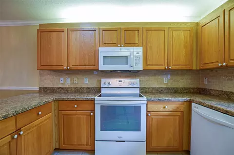 Kitchen - 9033 SE 135th Loop, Summerfield, FL 34491 photo 4 of 6