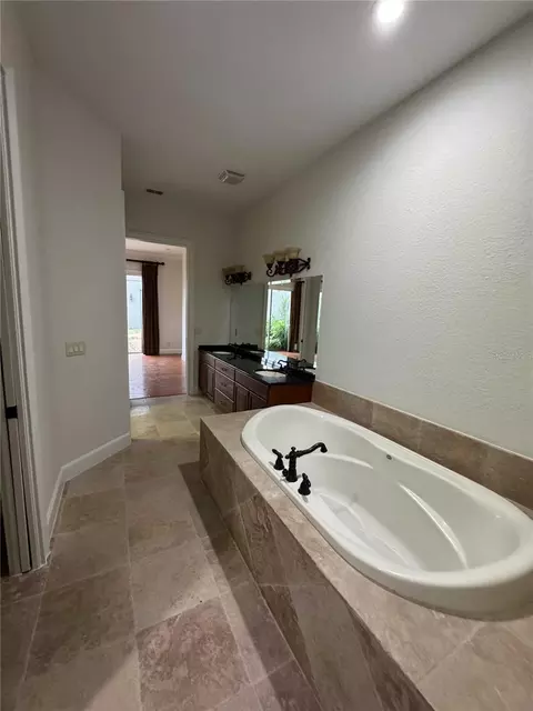 Bath - 1701 SE 28th St, Ocala, FL 34471 photo 3 of 4