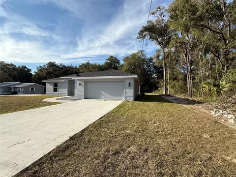 19007 St Benedict Dr, Dunnellon, FL 34432