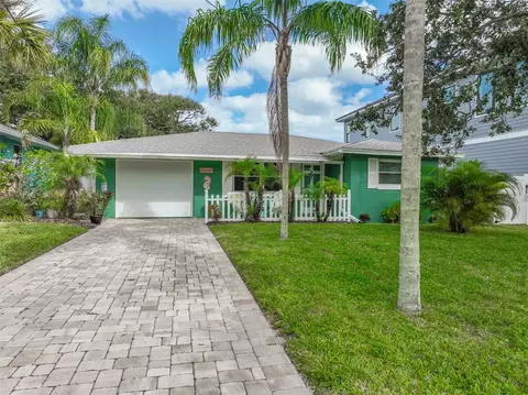 210 Lincoln Ave, New Smyrna Beach, FL 32169