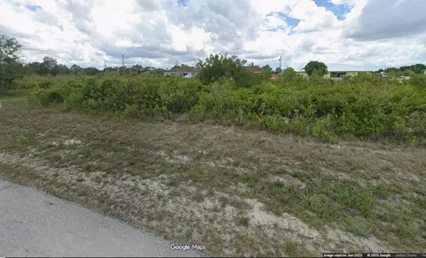 2707 64th St W, Lehigh Acres, FL 33971