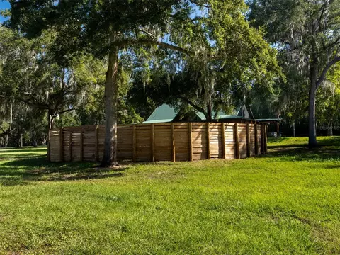 Exterior - 12100 NW 110th Ave, Reddick, FL 32686 photo 6 of 9