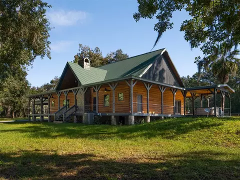 Exterior - 12100 NW 110th Ave, Reddick, FL 32686 photo 2 of 9