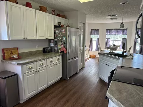 Kitchen - 9602 SW 93rd Loop, Ocala, FL 34481 photo 4 of 6