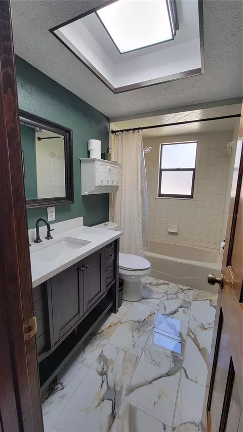 Bath - 3152 SE 50th Pl, Ocala, FL 34480 photo 2 of 3