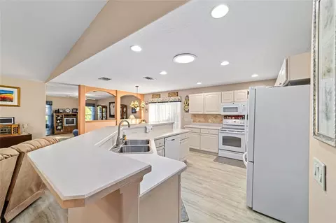 Kitchen - 15680 SW 13th Cir, Ocala, FL 34473 photo 4 of 8