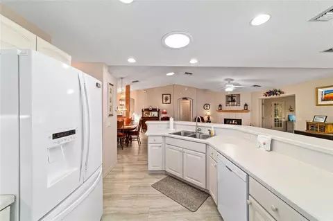 Kitchen - 15680 SW 13th Cir, Ocala, FL 34473 photo 6 of 8