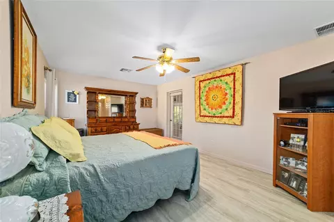 Bedroom - 15680 SW 13th Cir, Ocala, FL 34473 photo 2 of 4