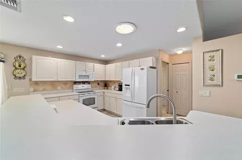 Kitchen - 15680 SW 13th Cir, Ocala, FL 34473 photo 2 of 8