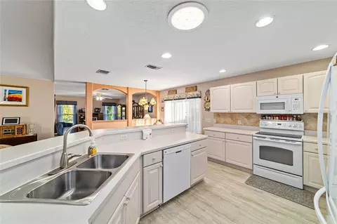 Kitchen - 15680 SW 13th Cir, Ocala, FL 34473 photo 5 of 8
