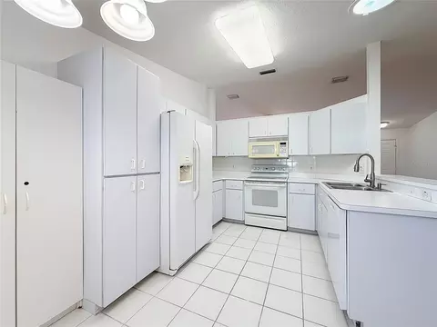 Kitchen - 6175 SW 98th Loop, Ocala, FL 34476 photo 3 of 7
