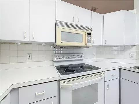Kitchen - 6175 SW 98th Loop, Ocala, FL 34476 photo 6 of 7