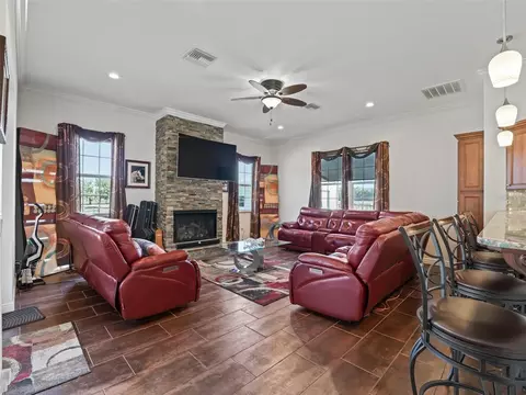 Living - 19351 E Levy St, Williston, FL 32696 photo 3 of 4