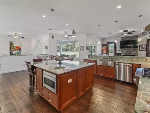 Kitchen - 19351 E Levy St, Williston, FL 32696 photo 6 of 7