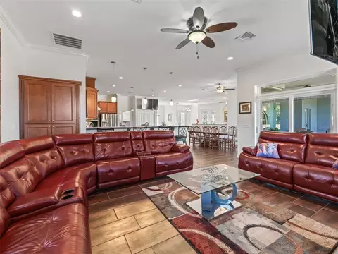 Living - 19351 E Levy St, Williston, FL 32696 photo 2 of 4