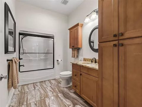 Bath - 19351 E Levy St, Williston, FL 32696 photo 3 of 8